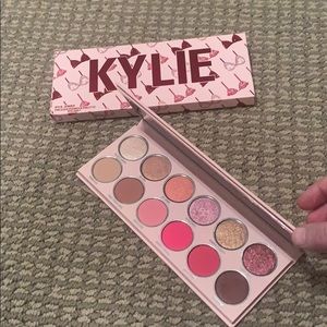 Sold out Kylie Jenner valentines palette